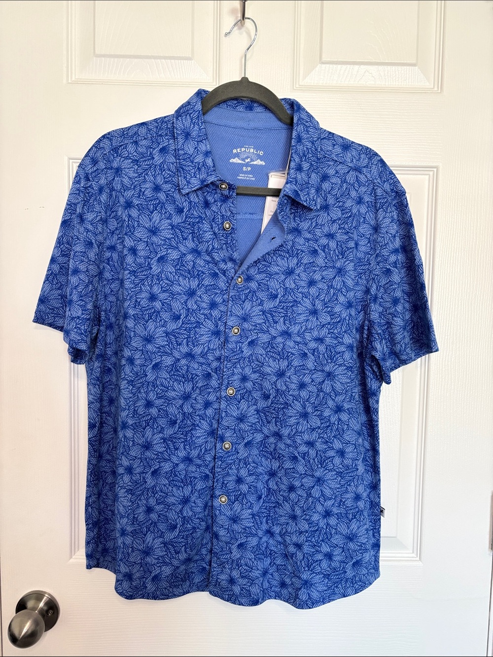 For The Republic Men’s Blue Short-Sleeve Floral Button-Down Shirt Size S NWT